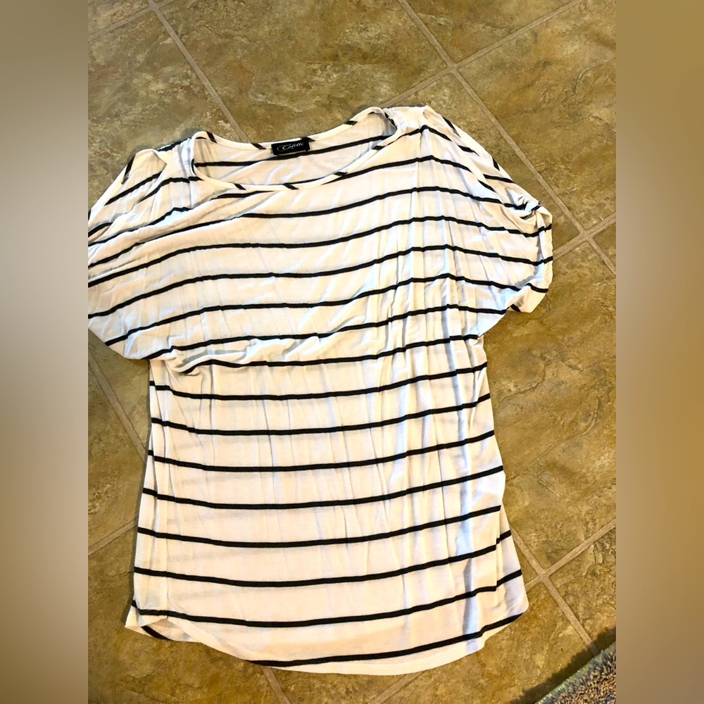 Cold shoulder short sleeve, size S, white with Hunter green stripes